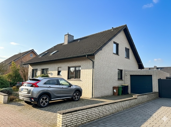 Hausansicht Straßenseite