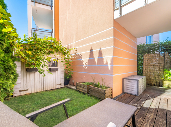 Südterrasse mit Garten