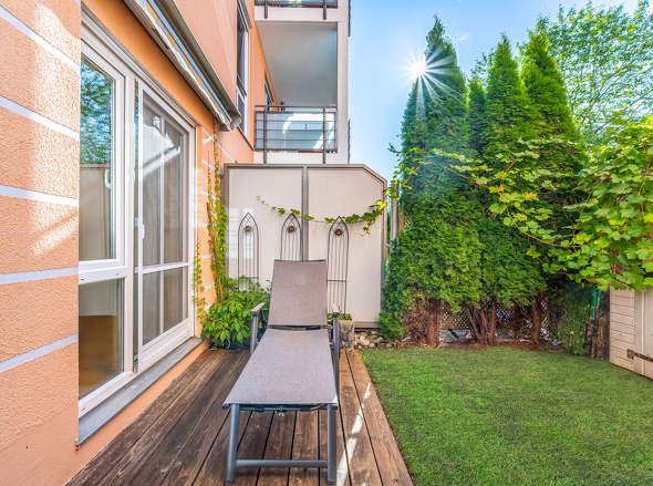 Südterrasse mit Garten