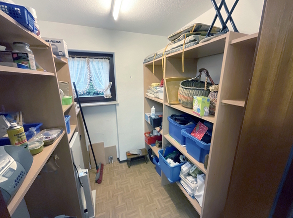 Absstellraum neben Küche