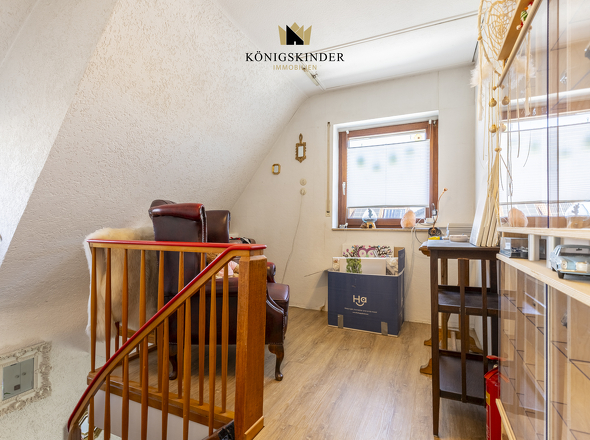 OG Flur - Zugang zum Dachboden