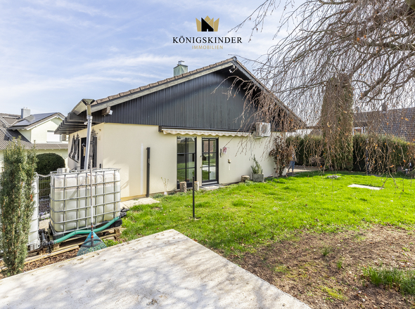 Asphaltierter Bereich im Garten