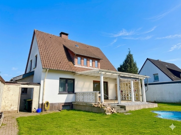 Hausansicht Garten