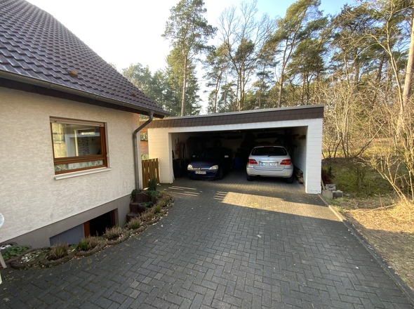 Zufahrt zur Doppelgarage