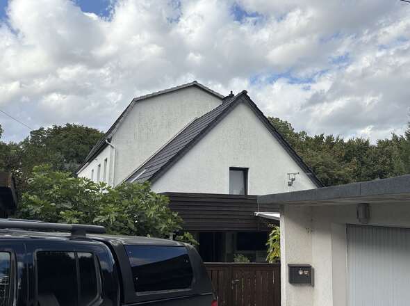 Seitenansicht mit Garage