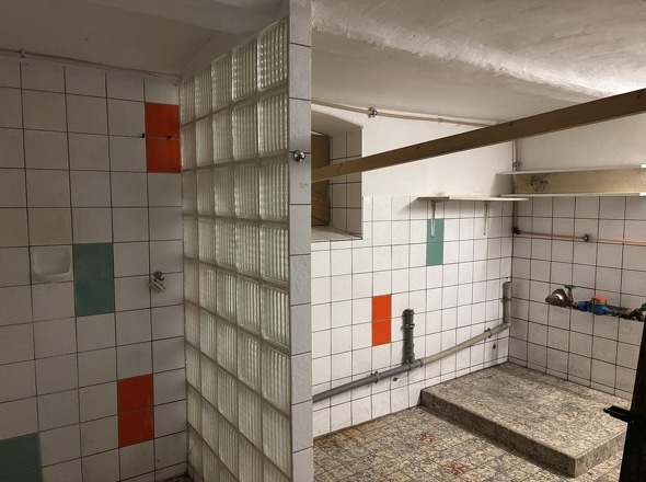 Kellerraum mit Dusche