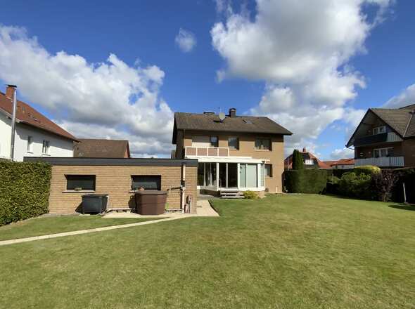 Blick vom Garten auf die Hinteransicht