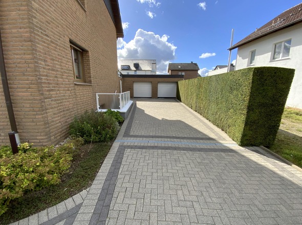 Zufahrt zu den Garagen