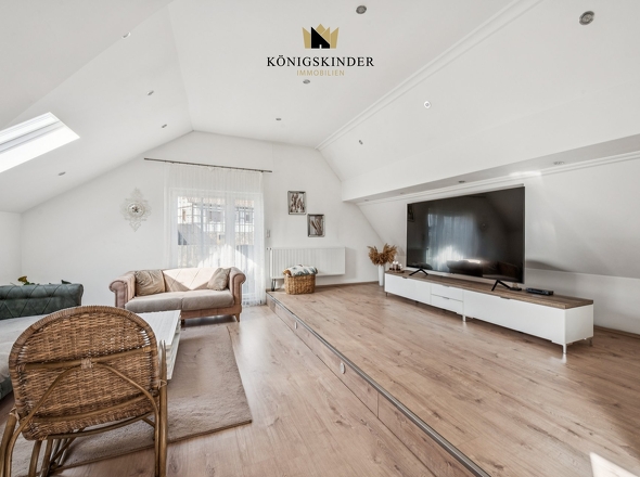 Geräumiges Wohnzimmeroto-100