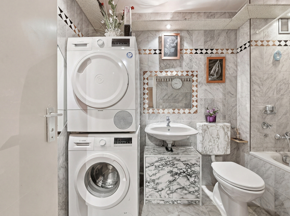 Bad mit Waschmaschinen- und Trockneranschluss