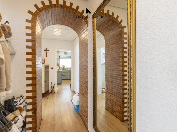 Flur - Hell und lichtdurchflutet - Platz für die Garderobe