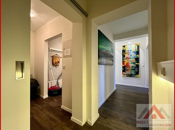 Flur; Blick zum Abstellraum