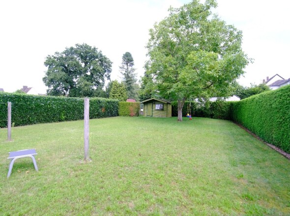 großzügiger Gartenbereich