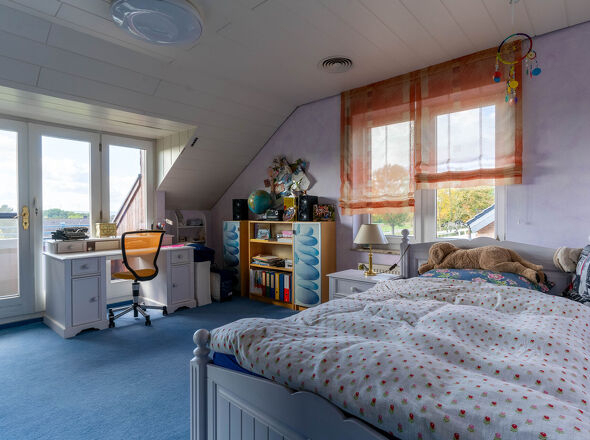 Schlafzimmer 2 im OG mit Loggia