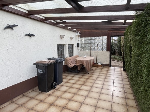 überdachte Terrasse
