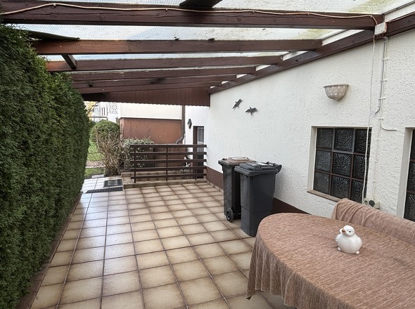 überdachte Terrasse