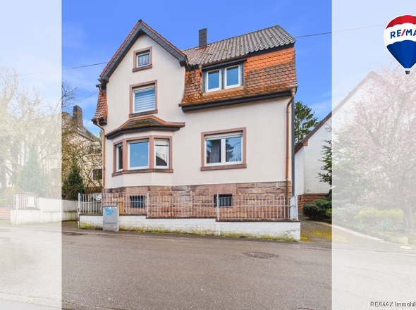 REMAX Immobilien DeLux Einfamilienhaus Frontansicht Schiffweiler Mark Borowicz