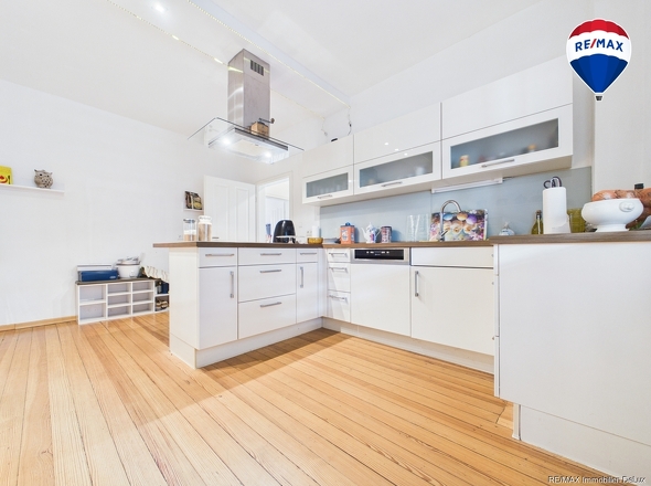 REMAX Immobilien DeLux Einfamilienhaus Küche Schiffweiler Mark Borowicz