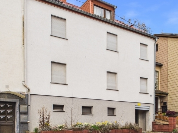 REMAX Immobilien DeLux Mehrfamilienhaus Frontansicht Saarbrücken Mark Borowicz