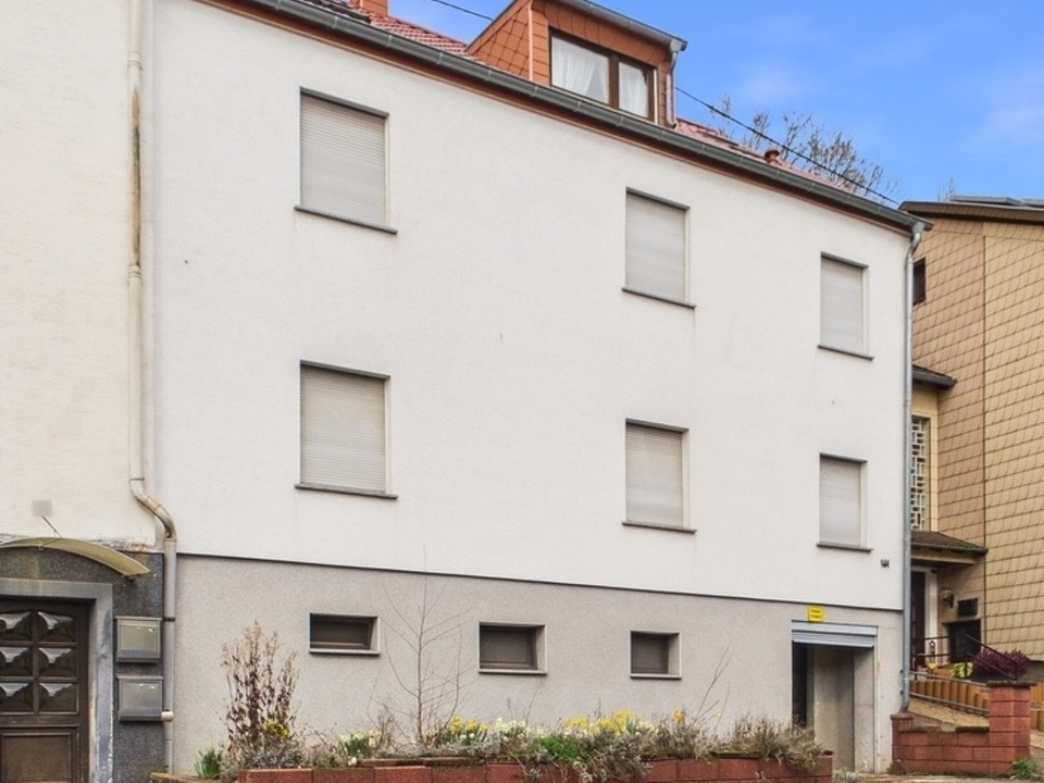 REMAX Immobilien DeLux Mehrfamilienhaus Frontansicht Saarbrücken Mark Borowicz