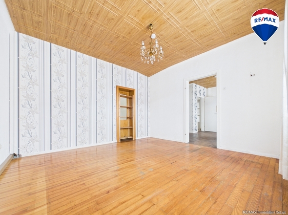 REMAX Immobilien DeLux Mehrfamilienhaus Schlafzimmer Saarbrücken Mark Borowicz