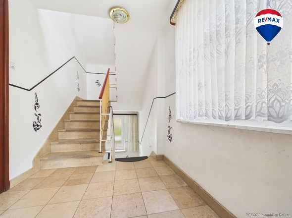 REMAX Immobilien DeLux Mehrfamilienhaus Diele Saarbrücken Mark Borowicz