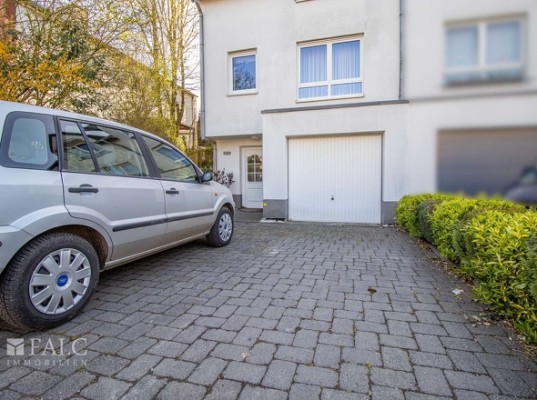 Stellplatz und Garage 