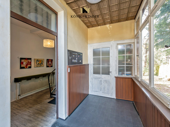 2. Eingangsbereich (Haupteingang)