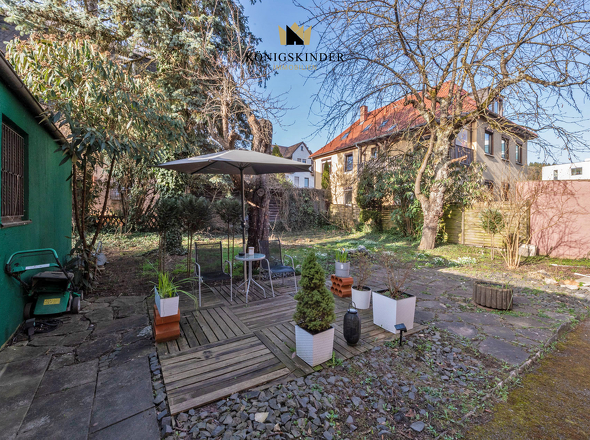 Garten mit Sitzmöglichkeit