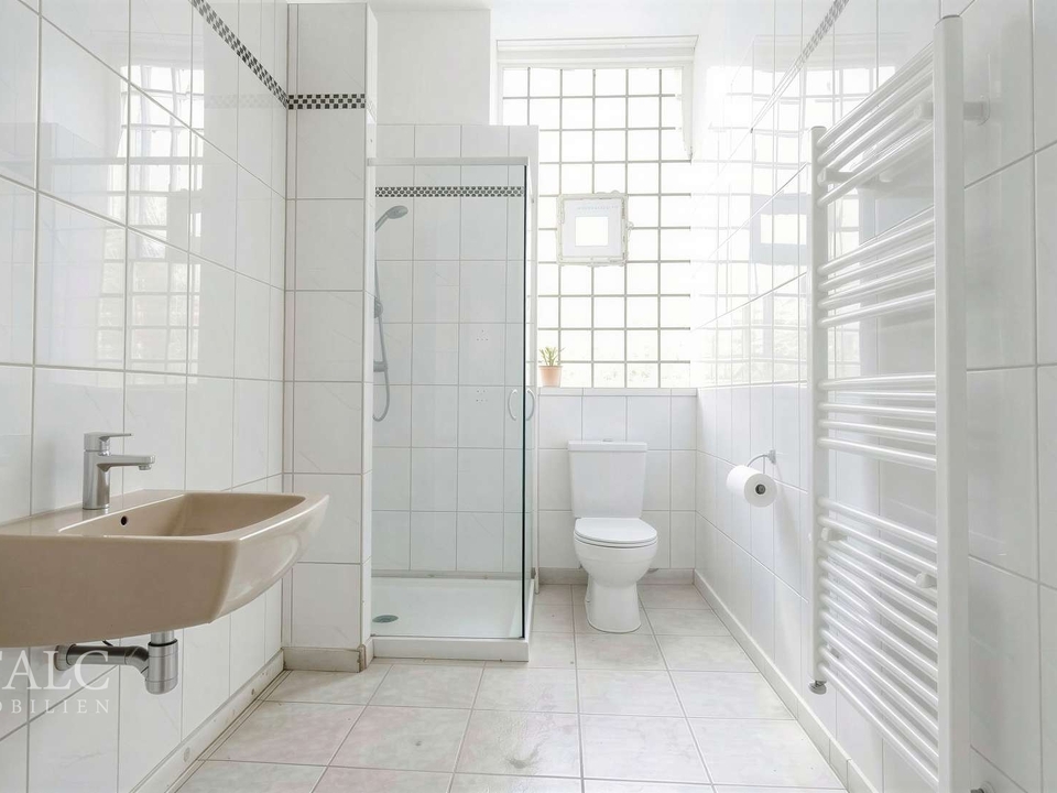 Badezimmer EG - (KI generiert)