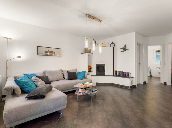 Wohnzimmer mit Kamin