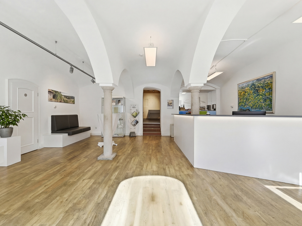 Laden-/Bürofläche im EG