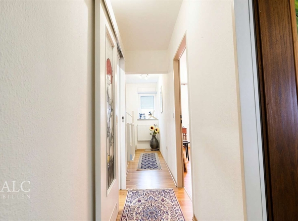 Flur 1OG - (KI generiert)