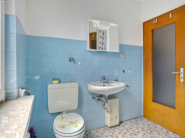 2 OG. links, Badezimmer