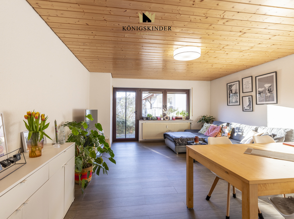 Heller Wohn- und Essbereich