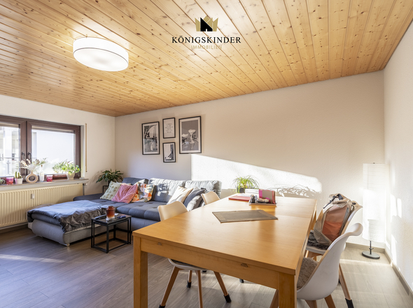 Wohn- und Essbereich mit viel Tageslicht