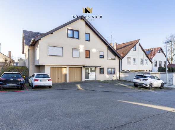 Blick auf die Wohnanlage mit Stellplatz