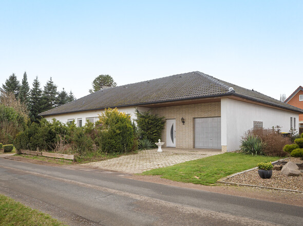 Die Garage und der Nebeneingang