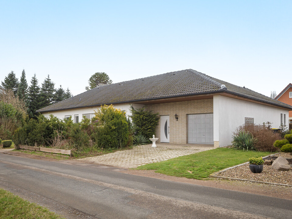 Die Garage und der Nebeneingang