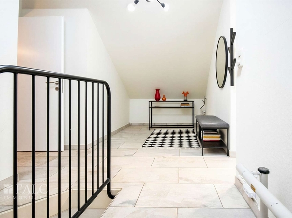 Flur – obere Ebene - (KI generiert)