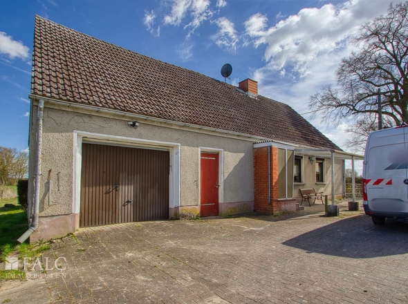 Haus mit Wohnbereich, Werkstatt und Garage