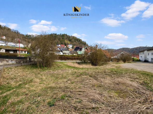 Gegenüberliegende Straßenseite