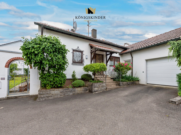 Eingang mit Garage