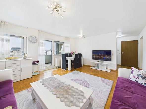 CAM04182G0-PR0043-STILL003