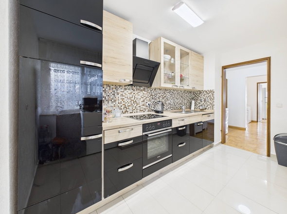 CAM04182G0-PR0043-STILL008