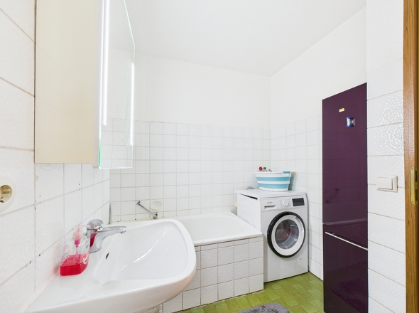 CAM04182G0-PR0043-STILL019