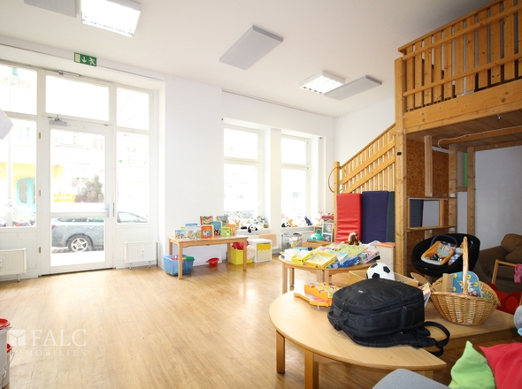 großer Gewerberaum Straßenseitig 