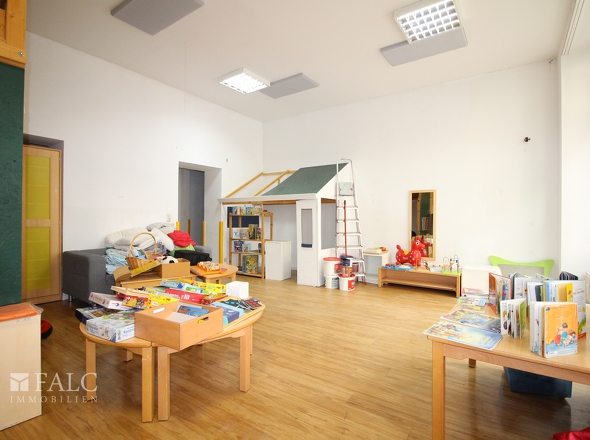 großer Gewerberaum Straßenseitig 2