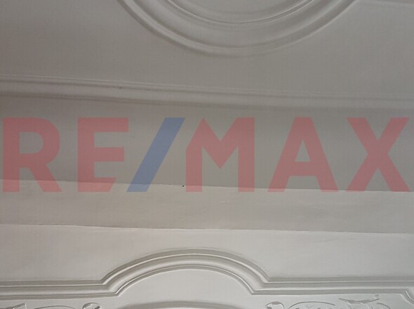 Wohnzimmer Stuckdecke gespiegelt am Sturz mittig_Wolf_inPixio