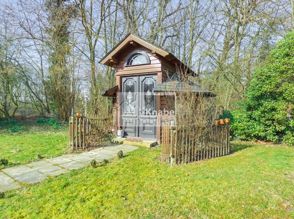 uriges Gartenhaus